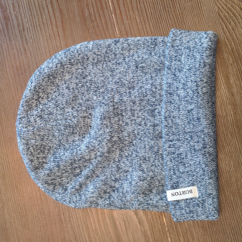NWOT Burton beanie / toque